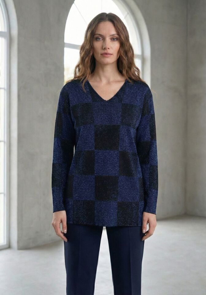 Kadın Kare Desenli V Yaka Simli Kazak